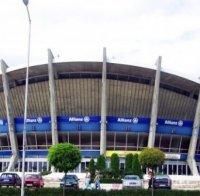 Извратено! Педофил налепи снимки на голи мъже в Спортната зала във Варна