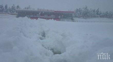 военни вертолета помагали снежното бедствие