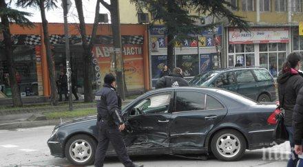 ауди забърса мерцедес благоевград