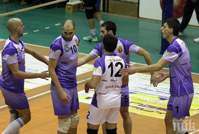 Арда хвърли бомбата в 1/4-финалите по волейбол