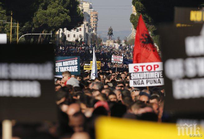 Албанската опозиция отново на протест в Тирана