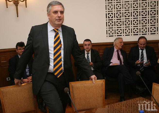 Калфин изненадан, че НАП задържа пенсионни вноски