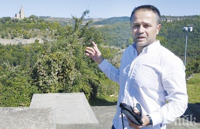 ИЗВЪНРЕДНО В ПИК! Зам.-шеф на парламента лети с 220 км. по магистрала Тракия. Вози го автомобил на НСО. Засича и премигва на другите коли (видео)