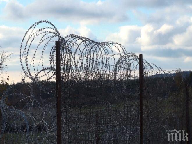 Довършват оградата по границата с Турция