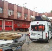 Спасиха двама бедстващи служители на помпената станция край Бяла Черква
