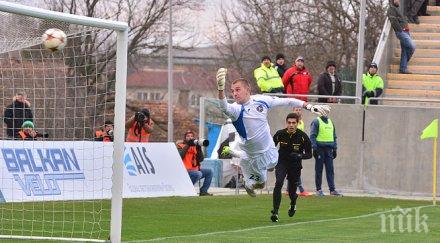 пламен илиев остава титулярен вратар левски