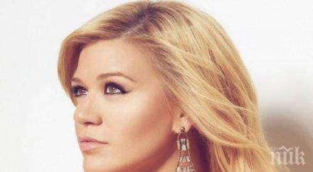 кели кларксън псува