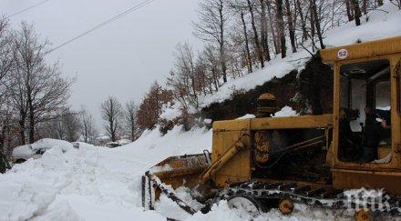 дни смолян снежна блокада бедствието продължава