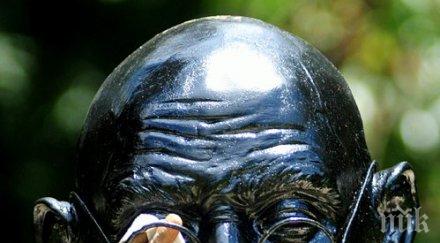 откриха статуя махатма ганди редом чърчил лондон