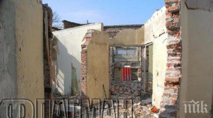 събарят сградата музикалната дирекция бургас подготвят терена строеж