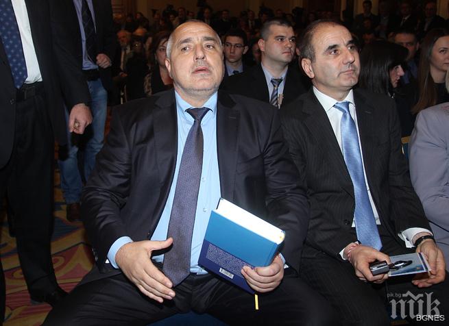 Активисти на властта окупират Пловдив