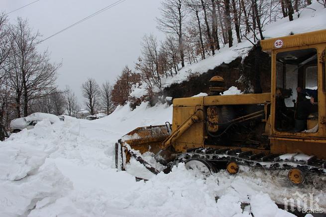 9 дни Смолян е под снежна блокада, бедствието продължава