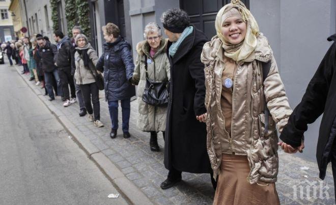 Хиляди датчани направиха „Обръч на мира” в подкрепа на евреите