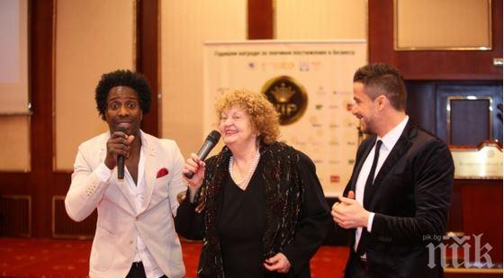 Татяна Лолова запя с Алфредо Торес и Айвън