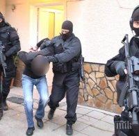 ЕКСКЛУЗИВНО! Разбиха депо за наркотици в Столипиново! Арестуваха мъж и жена за трафик на хероин!