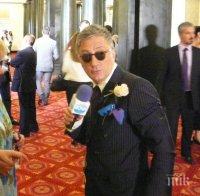 Денди инспектира мъжко стриптийз шоу
