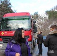 Министър Лиляна Павлова: Разчистването на пътя Смолян - Пловдив ще продължи и през нощта