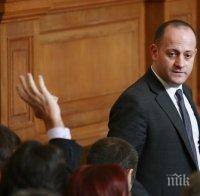 ПЪРВО в ПИК! Данъчна попита Радан Кънев какво работи? Шефът на ДСБ се закани да уволни пиарите си!