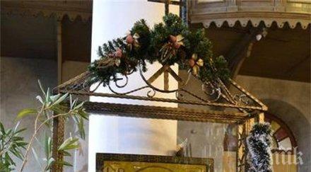 баба прокле крадци икони върнаха