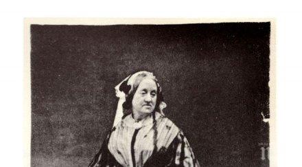 216 години рождението анна аткинс