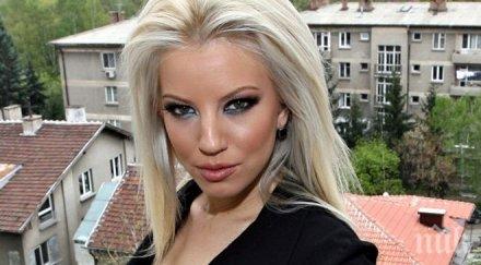 горещо емилия пак съблазнява показа пищна гръд участие снимки