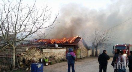 огнен варна плевня гори факла нея цистерна нафта къща снимки