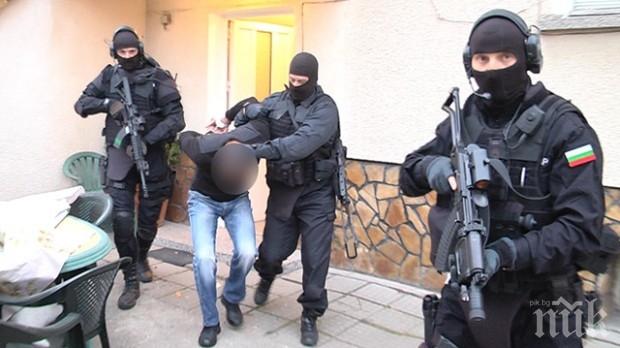 ЕКСКЛУЗИВНО! Разбиха депо за наркотици в Столипиново! Арестуваха мъж и жена за трафик на хероин!