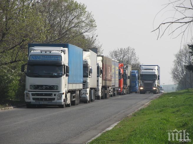 10-километрова опашка от камиони на Капитан Андреево