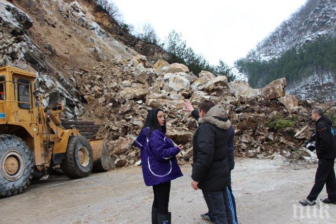 Лиляна Павлова: Разчистването на отсечката Асеновград - Смолян продължава
