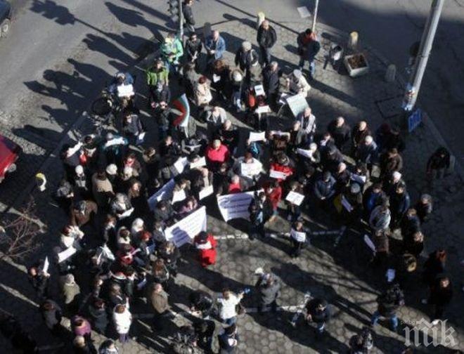 7 000 души протестират в Исландия