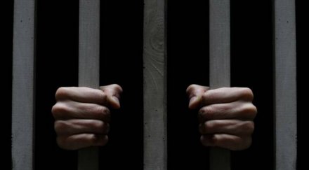 затворници искат 500 млн долара заради конци зъби