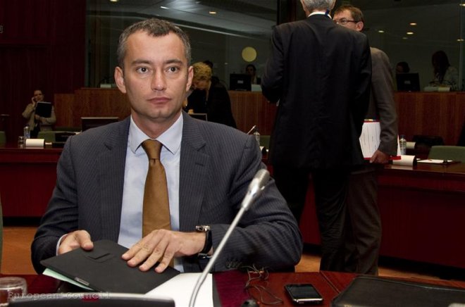 Външният министър уреди братовчед за посланик в Бразилия  