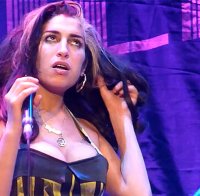 Възобновяват разследването за смъртта на Ейми Уайнхаус