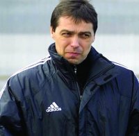 Петър Хубчев преподписа договор с Берое