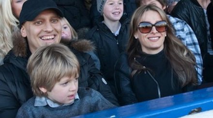 стилиян продава обувките благотворителна кауза