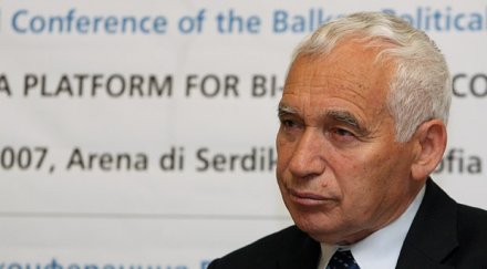 желю желев пак доказва комунизмът зъл хитлеризма