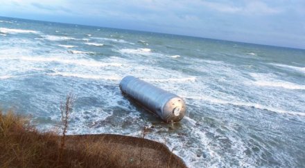 три тонни цистерни изплуваха морето