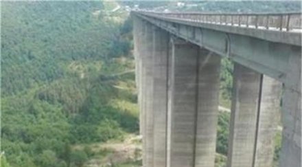 полицаи спасиха самоубиец мост магистрала хемус