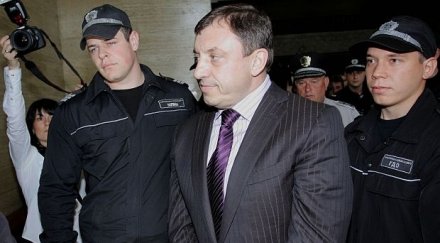 решават свободата алексей петров 2013