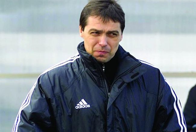 Петър Хубчев преподписа договор с Берое