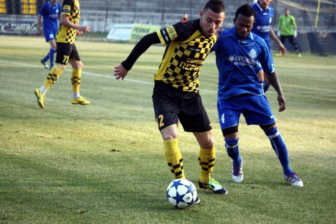 Кметицата на Перник предлага трио от Миньор на ЦСКА