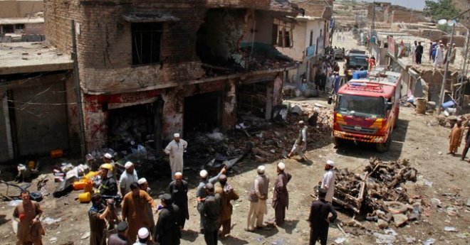 Камикадзе отне живота на 17 души в Пакистан