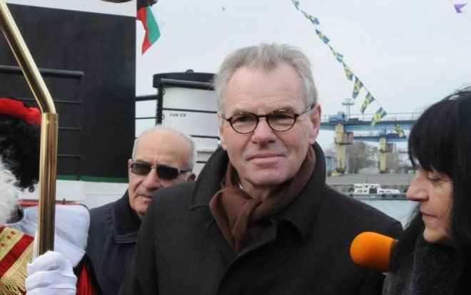 Холандският посланик притеснен от зависимостта на медиите у нас