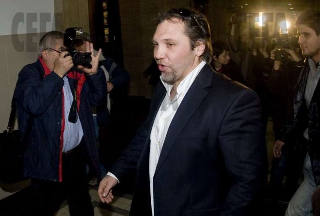 Змията отложи делото срещу Баретата