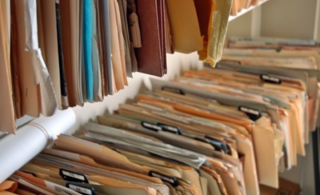 Проверяват средния ешелон от разузнаването за досиета