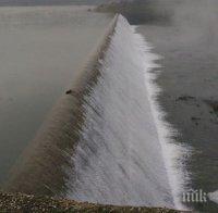 Контролирано изпускат язовира в Плевен