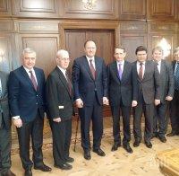 Миков в Москва: БСП е за отмяна на санкциите срещу Русия и против въвеждането на нови 