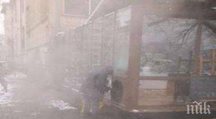 бездомник топли яденето пара вентилацията пицария отказва храна