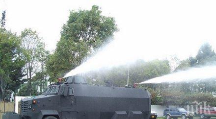 водни оръдия протестиращите франкфурт