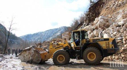 пътят асеновград смолян остава затворен